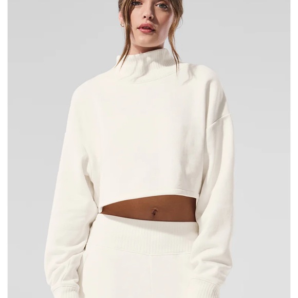 ALO Yoga Sweaters - ALO Yoga Women's Cropped Serenity Coverup in Ivory Size M (NWT)